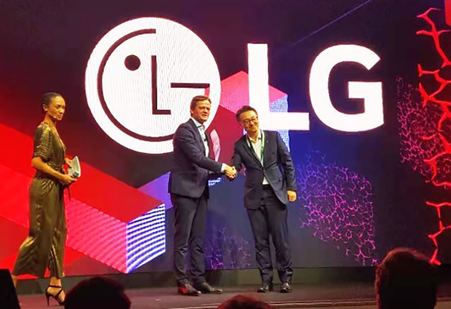 Inspiring Through Innovation: LG Honored at the Daimler Supplier Award 2020