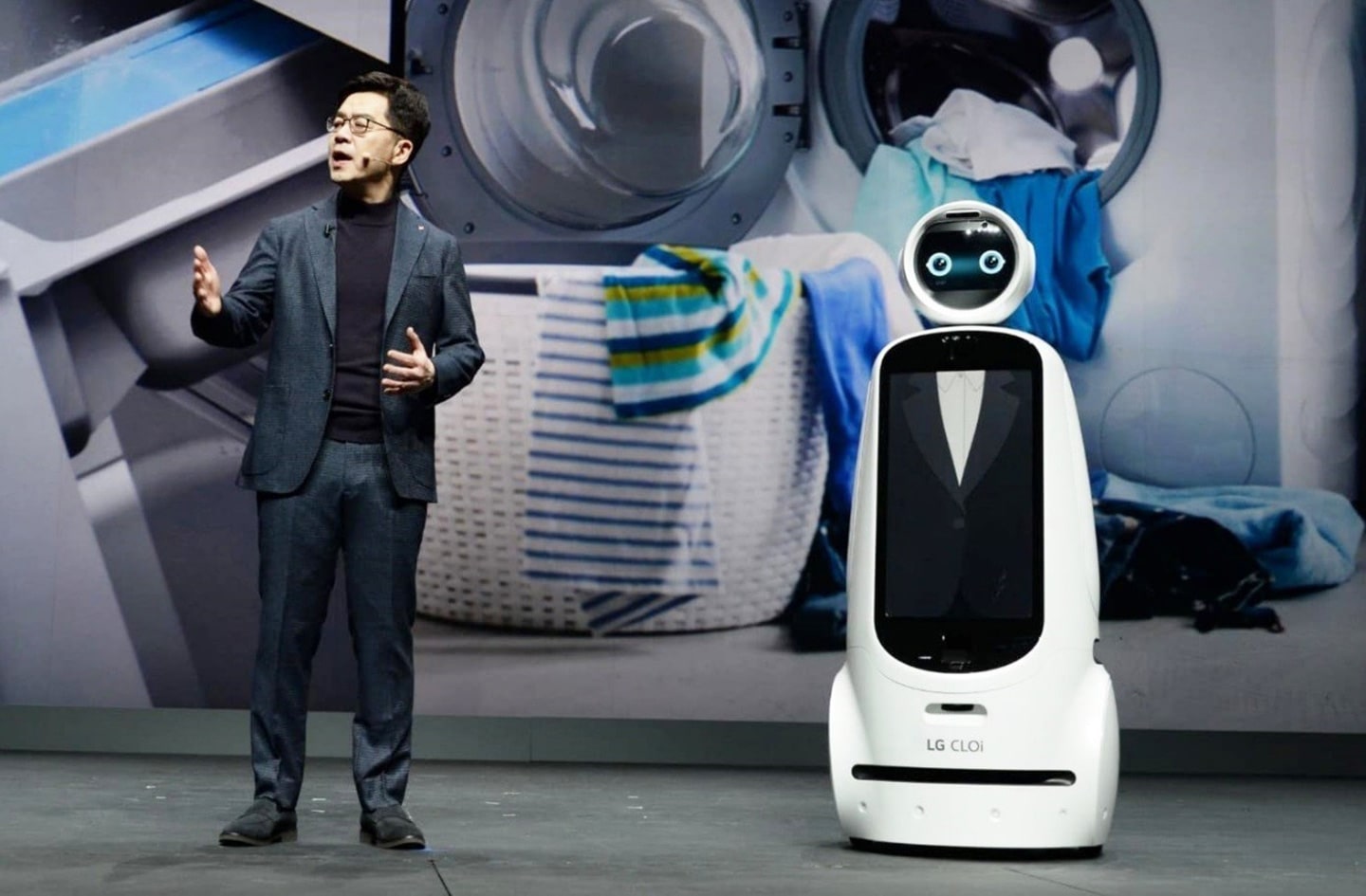 LG AND HYUNDAI COLLABORATE TO BRING ROBOTS AND CARS CLOSER TOGETHER