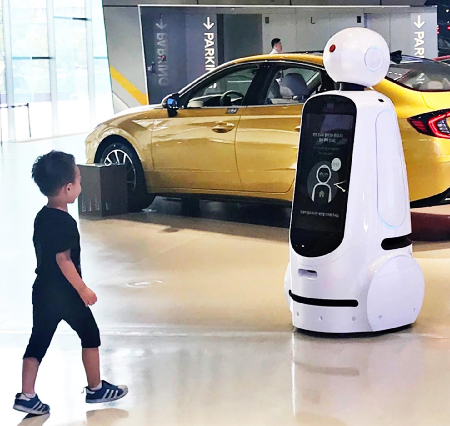 LG AND HYUNDAI COLLABORATE TO BRING ROBOTS AND CARS CLOSER TOGETHER