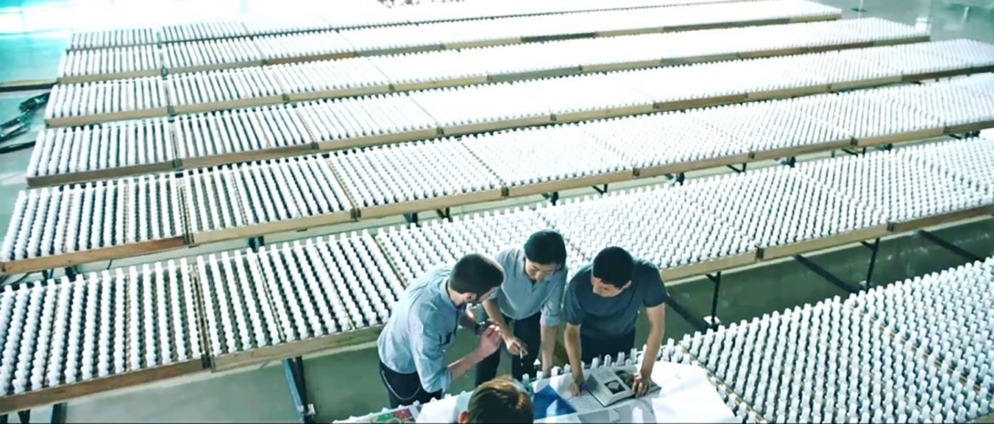 LG BREAKS ANOTHER GUINNESS WORLD RECORDS™ TITLE THIS TIME WITH LIGHTBULBS