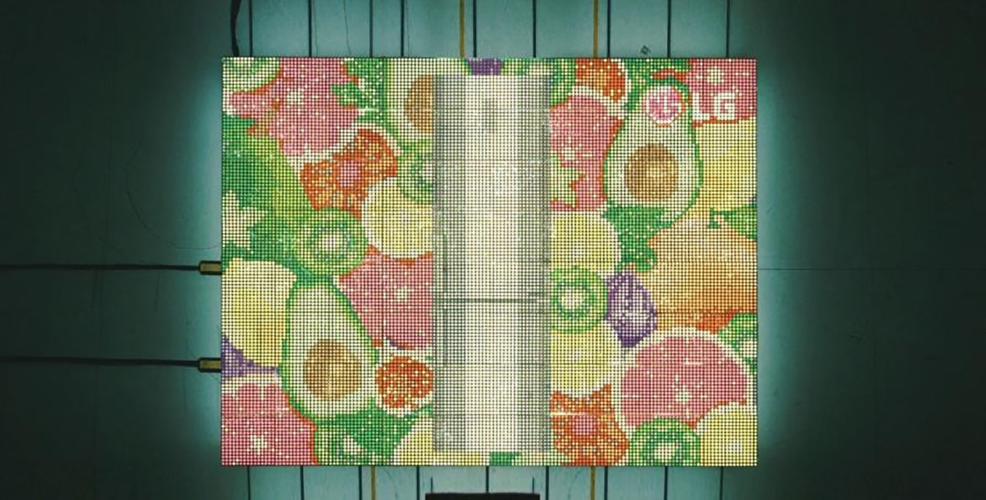 LG BREAKS ANOTHER GUINNESS WORLD RECORDS™ TITLE THIS TIME WITH LIGHTBULBS