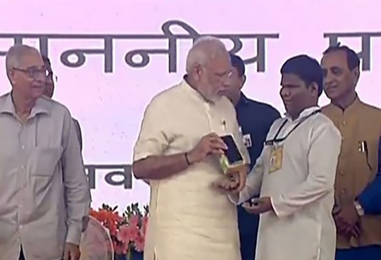 LG CUSTOMIZES SMARTPHONE FOR SPECIAL NEEDS CUSTOMERS IN INDIA