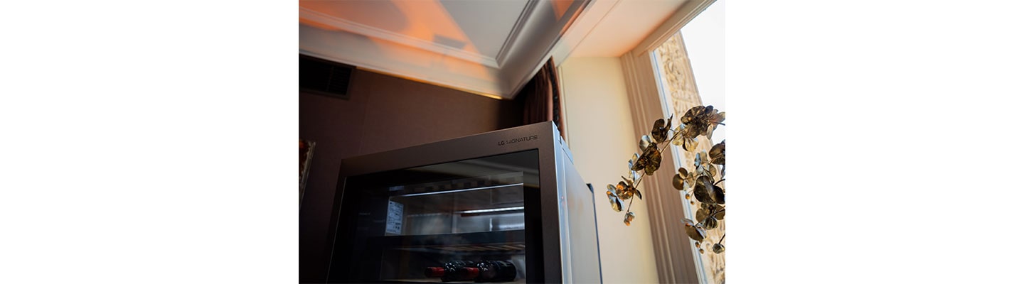[LG SIGNATURE Inspirations] Live Beyond With LG SIGNATURE: Toasting to Masterpieces