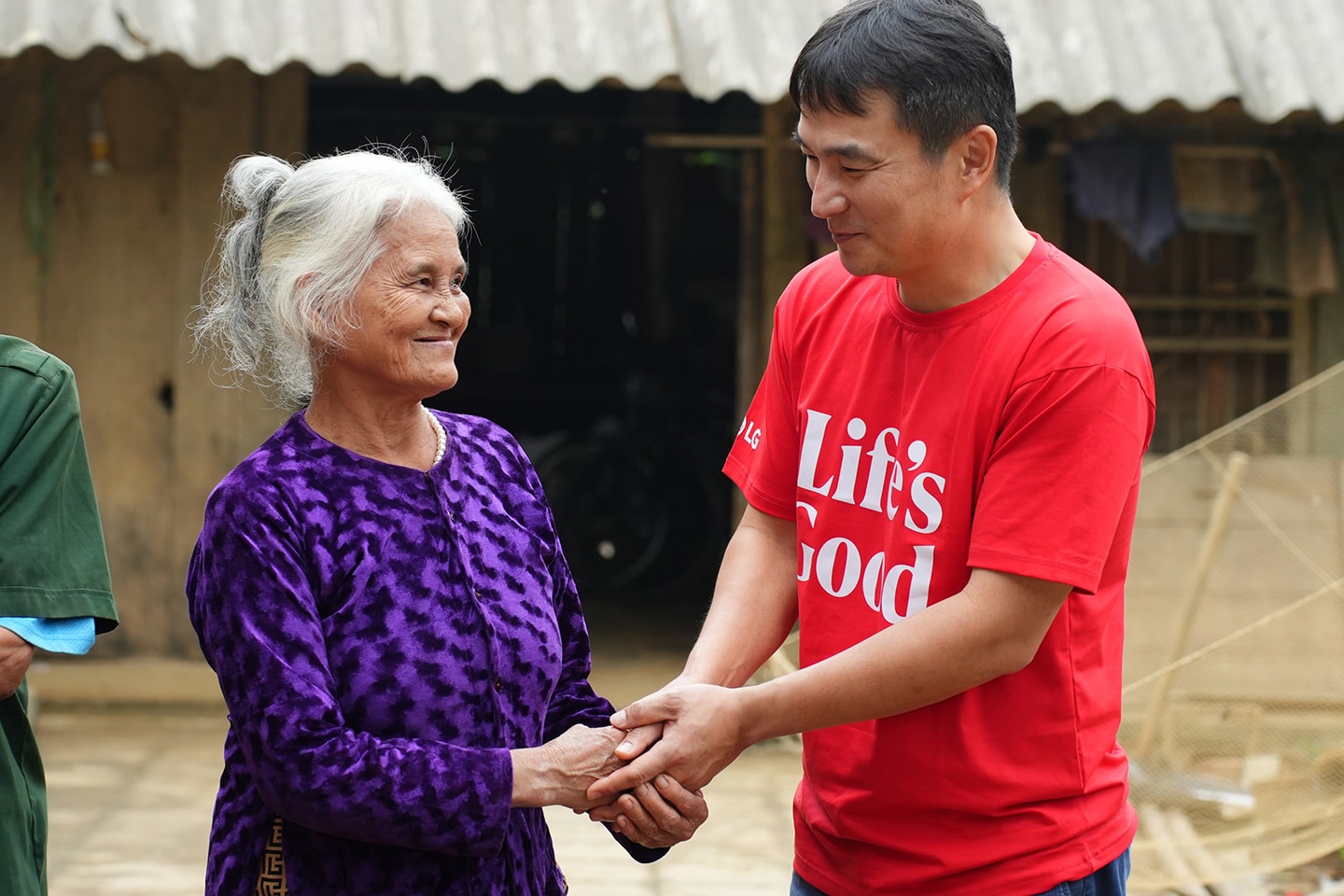 LG Vietnam and Thailand Support Local Communities With Tech Donations