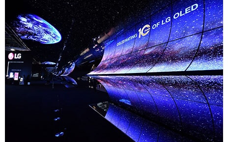 Mesmerizing CES Spectators With ‘Horizon’ Installation at CES 2023