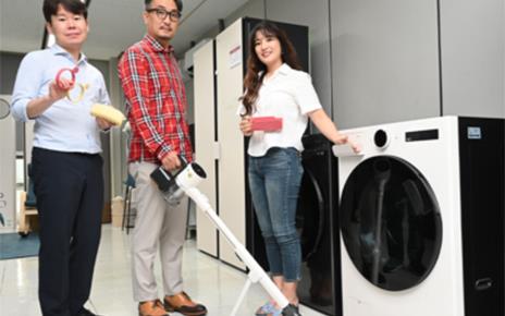 Ha Young-soo, lead of the H&A Design Lab New Experience Design Task, Park Se-ra, a specialist at the LG H&A customer experience innovation planning team, and Lee Jae-kul, a senior specialist at LG’s CSO ESG strategy team