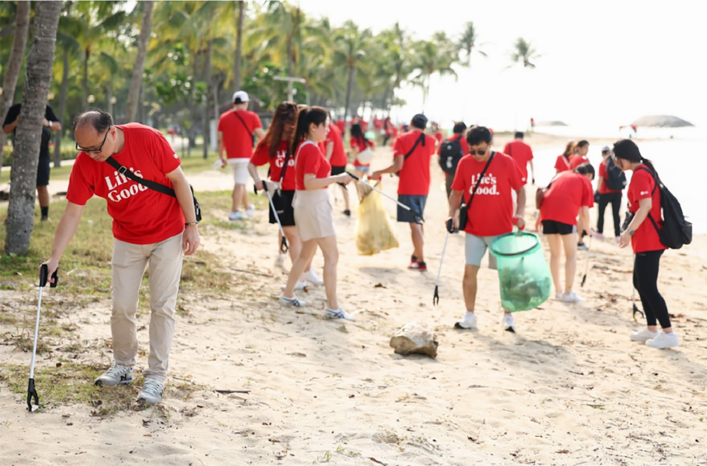 A picture of a group of LG Singapore employees picking up trash from the ocean