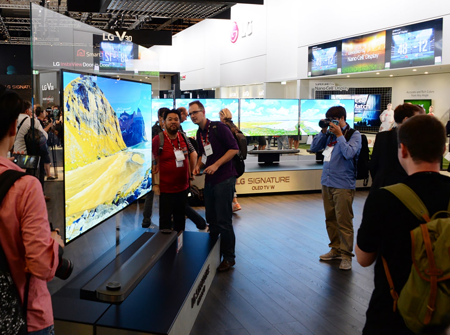 THE EVOLUTION OF LG OLED TV FROM OUTLIER TO PREMIUM CATEGORY LEADER