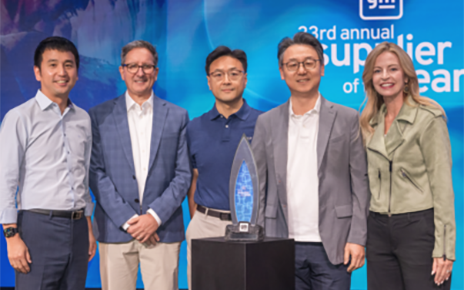 Representatives from LG Vehicle Solutions, including Eun Seok-hyun (President, LG VS Company) and Brad Oh (President, LG VS USA), are pictured with GM executives alongside the 33rd annual GM Supplier of the Year award.