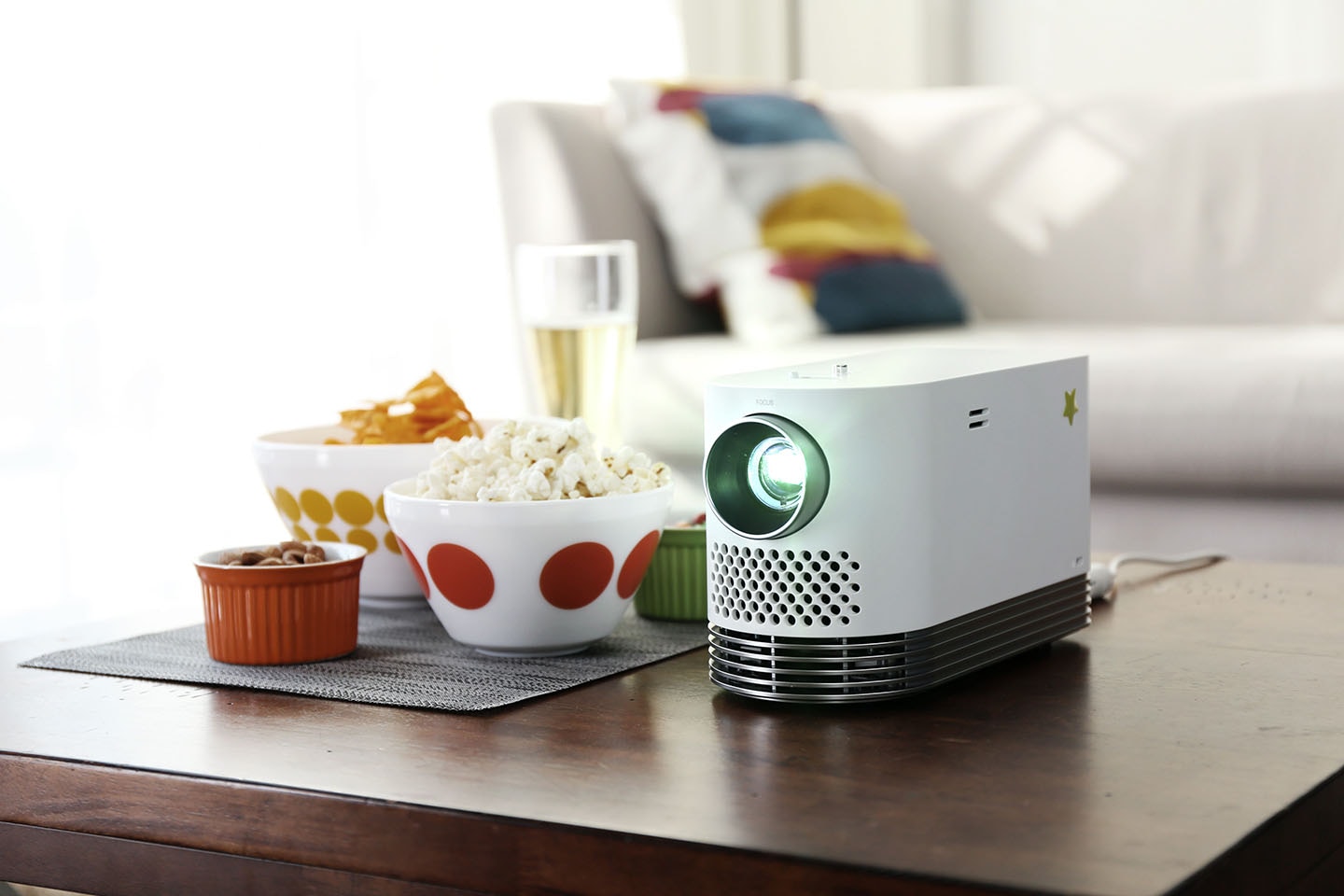 LG PROBEAM LASER PROJECTOR (MODEL HF80J)