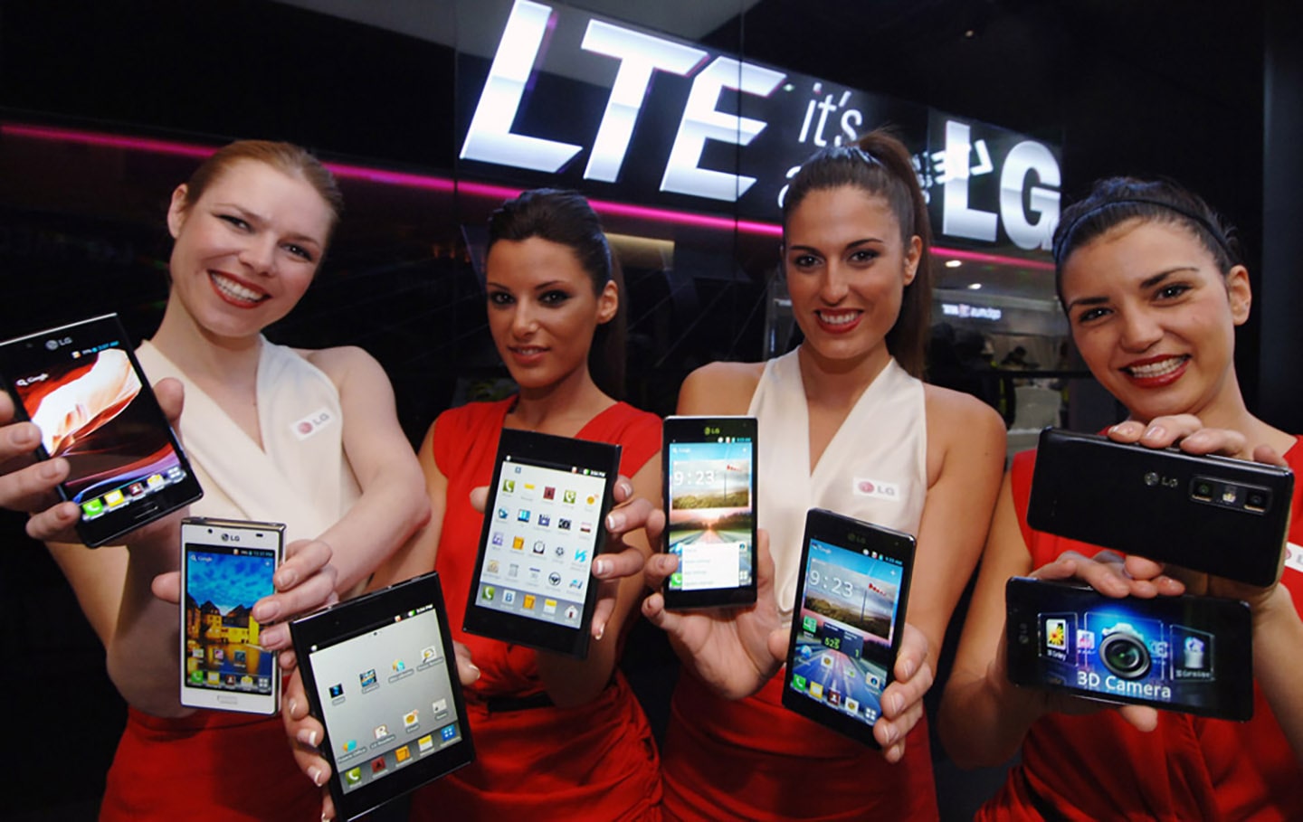 LG’S LEADING EDGE SMARTPHONES