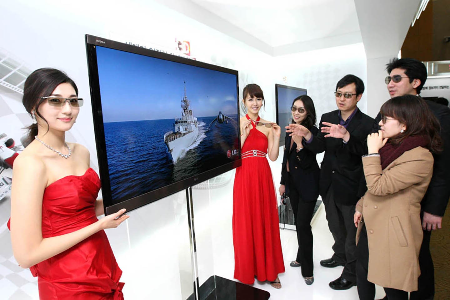 LG’S NEW CINEMA 3D TV