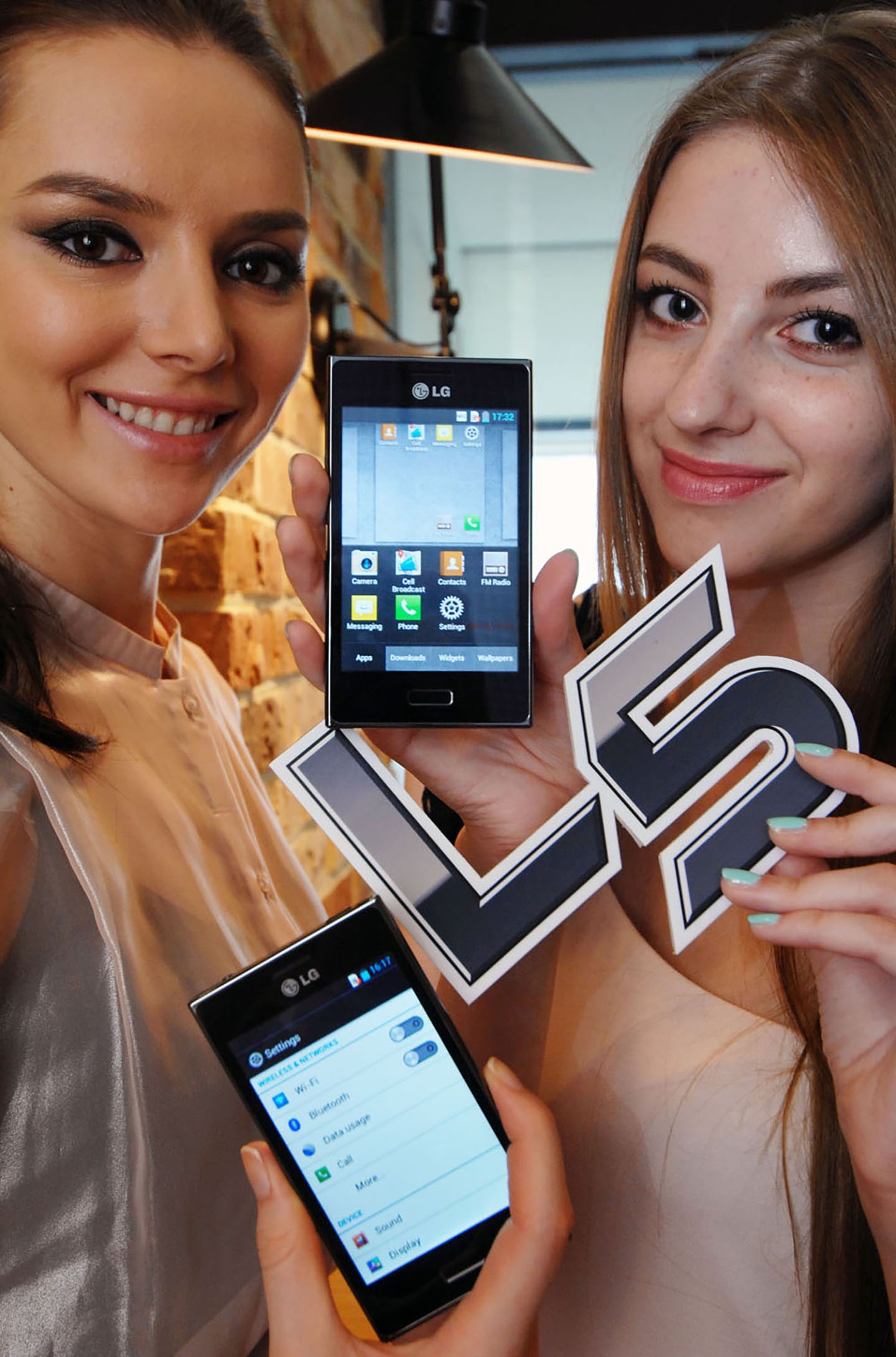 STYLISH LG OPTIMUS L5 MAKES GLOBAL DEBUT