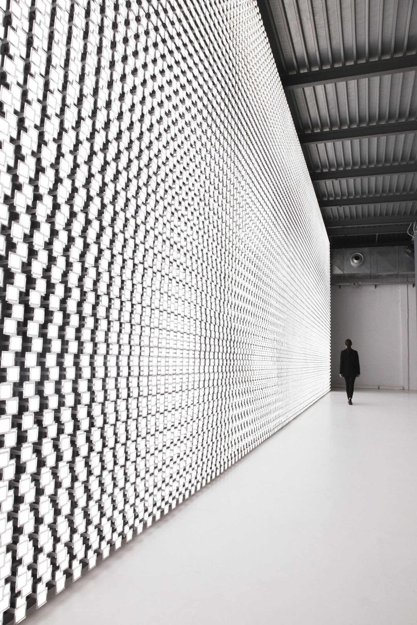 TOKUJIN YOSHIOKA x LG: S.F_SENSES OF THE FUTURE