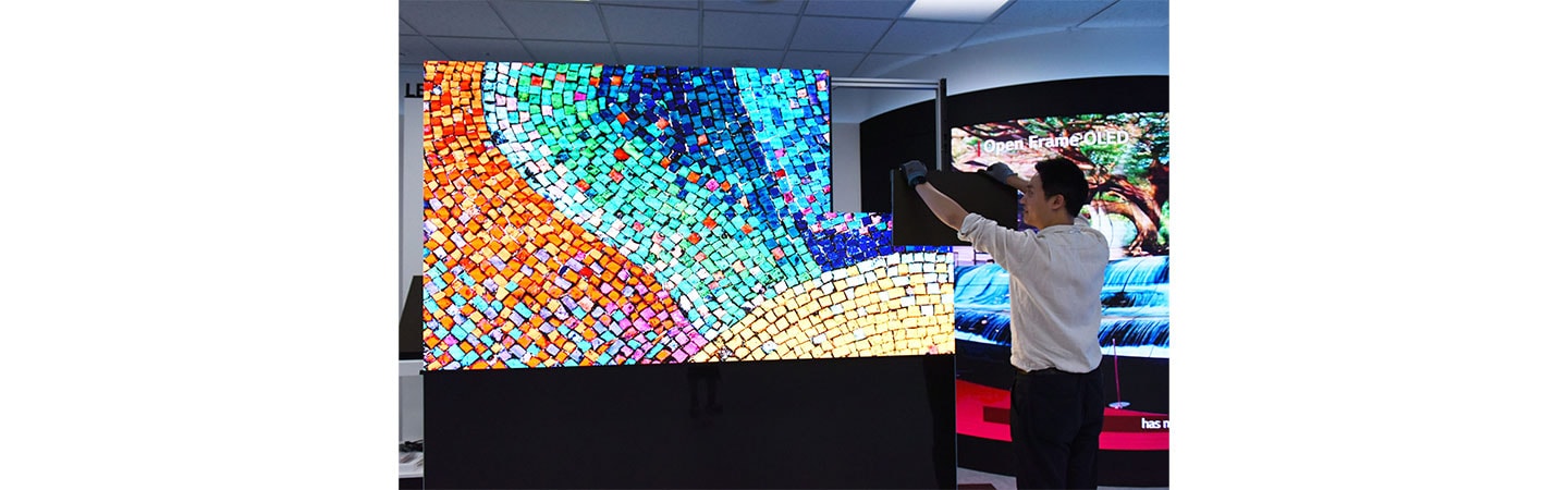 LG’S LED SIGNAGE FEATURING NON-CONTACT CONNECTORS DELIVERS BETTER IMAGES, EASIER INSTALLATION