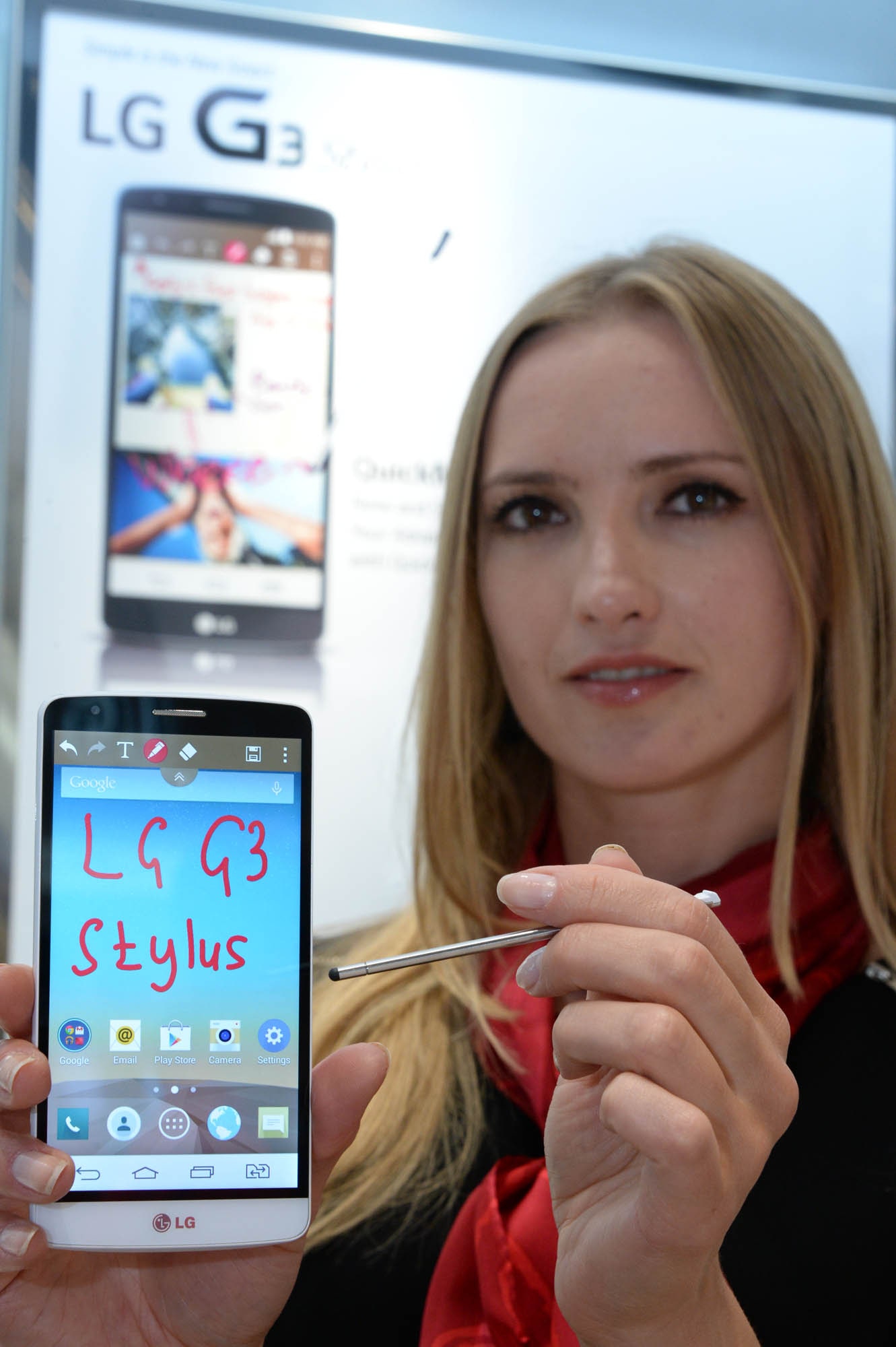 LG Officially Outs Its Leaky G3 Smartphone: Bigger Hardware, Flatter  Software | TechCrunch, image size:1331x2000