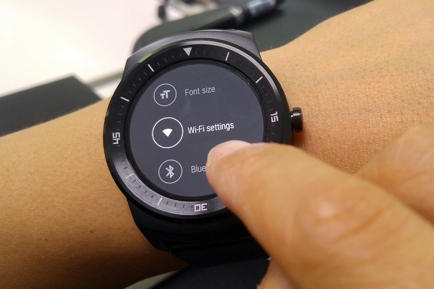 LATEST ANDROID WEAR UPDATE BRINGS WI-FI CONNECTIVITY TO LG G WATCH R