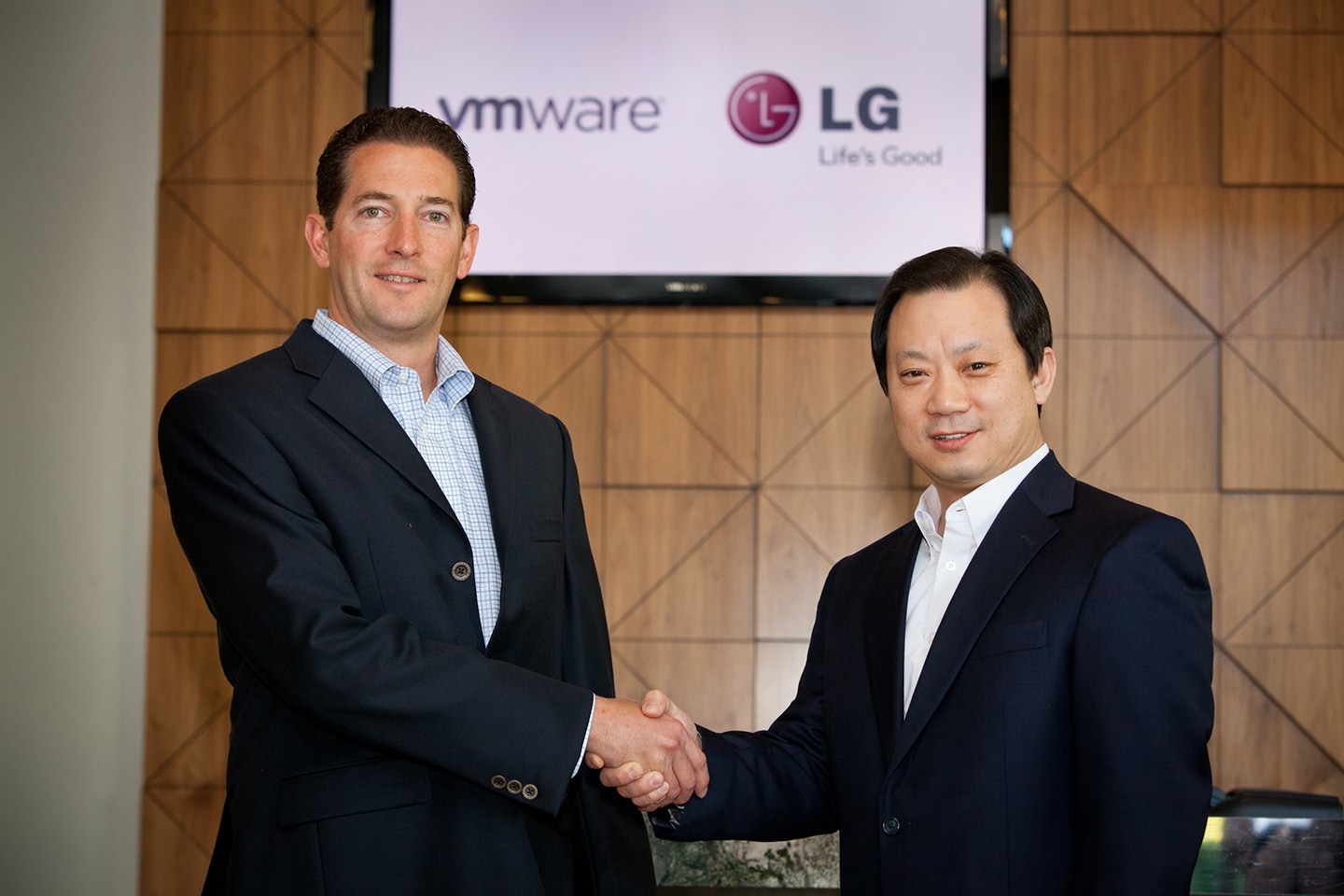 LG AND VMWARE JOIN FORCES TO ACCELERATE ENTERPRISE ADOPTION OF EMPLOYEE-OWNED SMARTPHONES