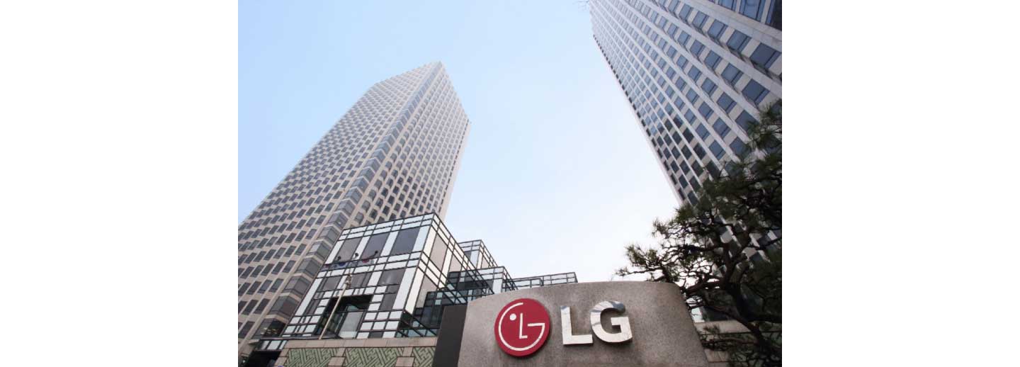 A picture of LG Twin Towers in the daytime