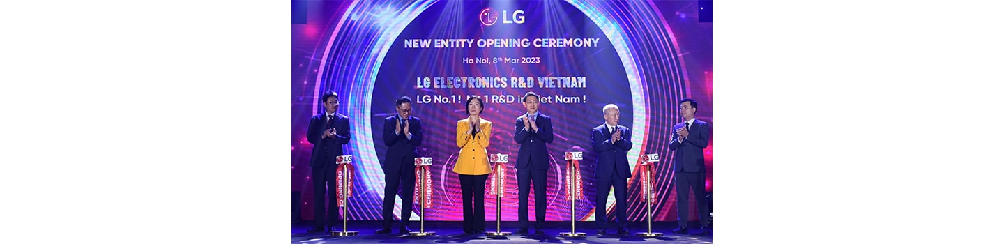 LG Executives, Vietnam government officials and others at the opening ceremony of LG R&D Subsidiary in Vietnam