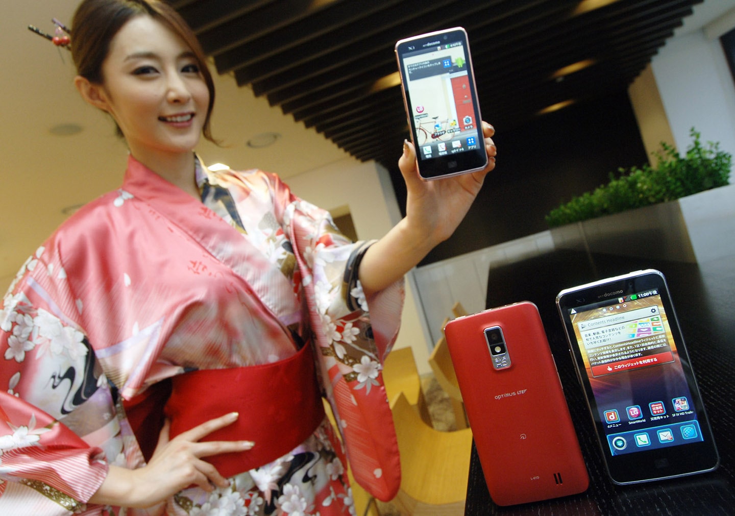 LG INTRODUCES WORLD’S FIRST HD LTE SMARTPHONE TO JAPAN