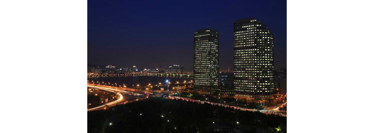 The image of LG Twin Towers at night