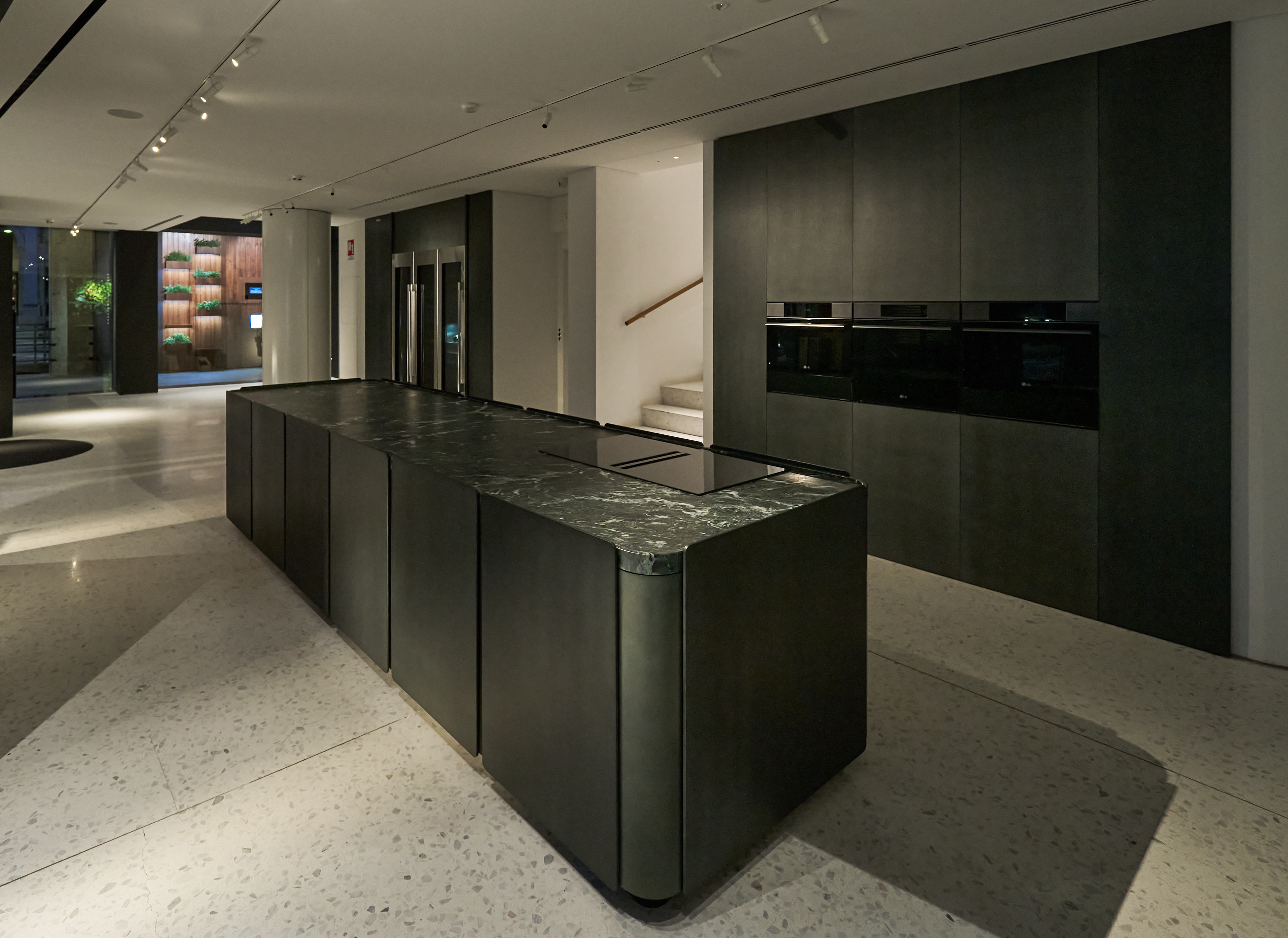 SKS Milan Showroom Schiffini Kitchen Image 4