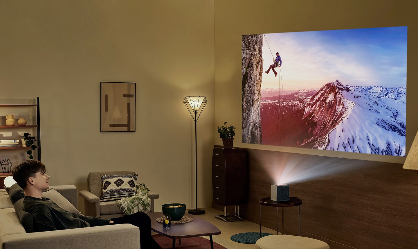 LG CineBeam S Delivers Unrivaled Viewing Immersion and Unprecedented Flexibility