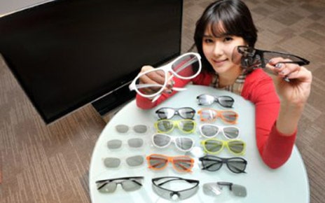 LG UNVEILS STYLISH NEW 3D GLASSES FOR 2012