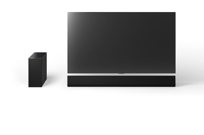 65 吋 LG OLED G4、LG Soundbar SG10TY 和重低音喇叭的正面視圖