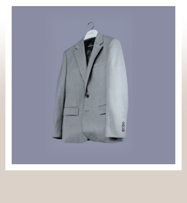 顯示了擺動式衣架在外套上的作用。