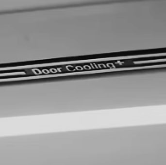 LG 雪櫃配備 DoorCooling+™ 技術,可快速均勻製冷,讓儲存的食物持久保鮮。