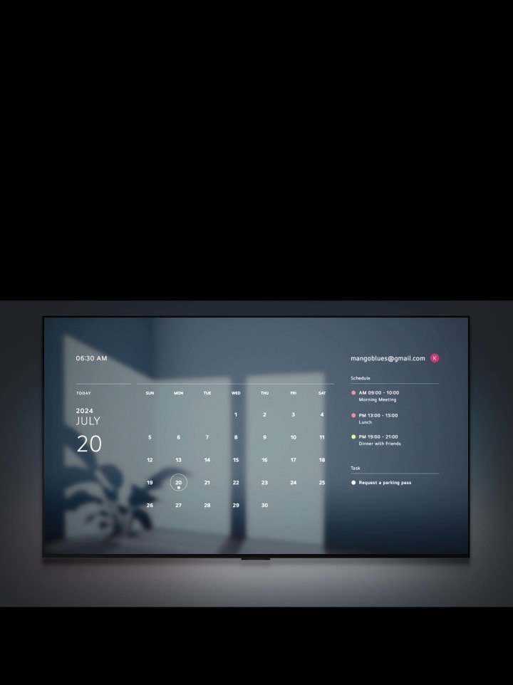 LG 電視顯示日出影像，包含時間、日期、天氣和溫度，以及「Good Morning」的文字。帶有文字「Hi LG」的對話泡泡淡入淡出，然後是帶有文字「Show me this week's schedule」的對話泡泡。螢幕逐漸淡出，顯示 Google 日曆和日程安排。