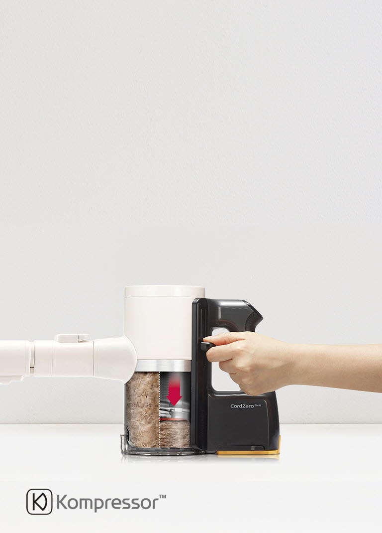 圖示吸塵機機頭內部正在壓縮灰塵的畫面。