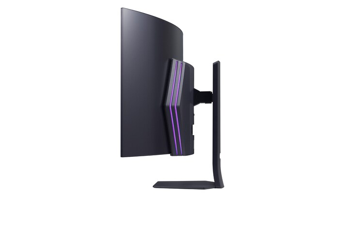 燈光開著的 45GS95QE 側視圖