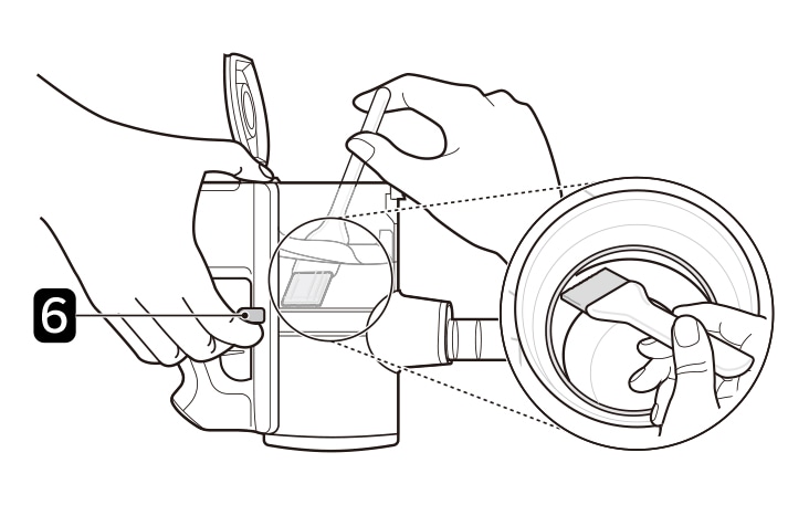 Turn the product body over and lift the Kompressor lever upward to clean the inside of the working plate using a cleaning brush or similar tool. Do not press the Kompressor lever down forcefully, as it may damage the working plate