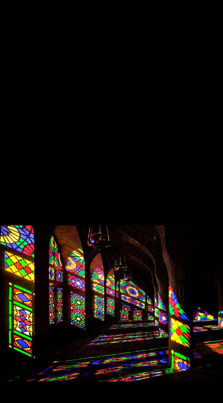 Stained glass is reflected in a dark space using vibrant colors. The high-resolution display screen allows colors to be presented clearer and more distinctly by distinguishing the dark shadow and the vivid colors.