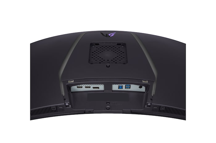 close-up view of ports of 39GS95QE