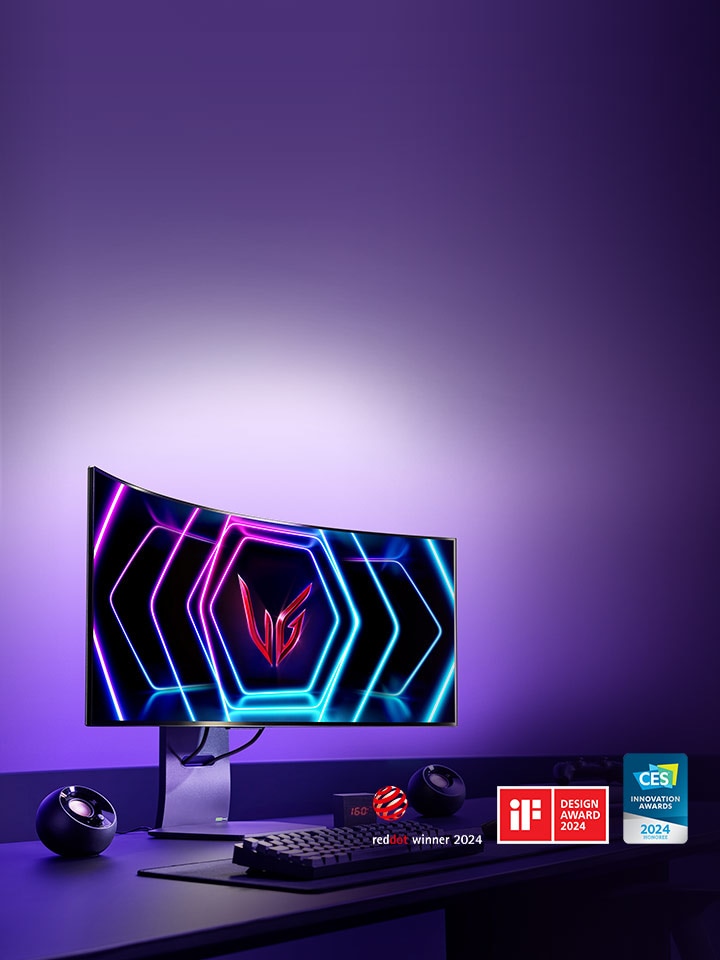 An image showcasing the gaming setup of the LG UltraGear OLED curved gaming monitor 34GS95QE and 39GS95QE model.	