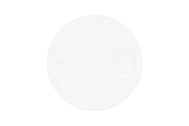 AF20SOUND Angled perspective view of the LG PuriCare™ Aerospeaker top panel with charge area