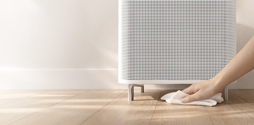 LG air purifier with elevated legs, allowing for easy cleaning of the floor space underneath with a cloth.