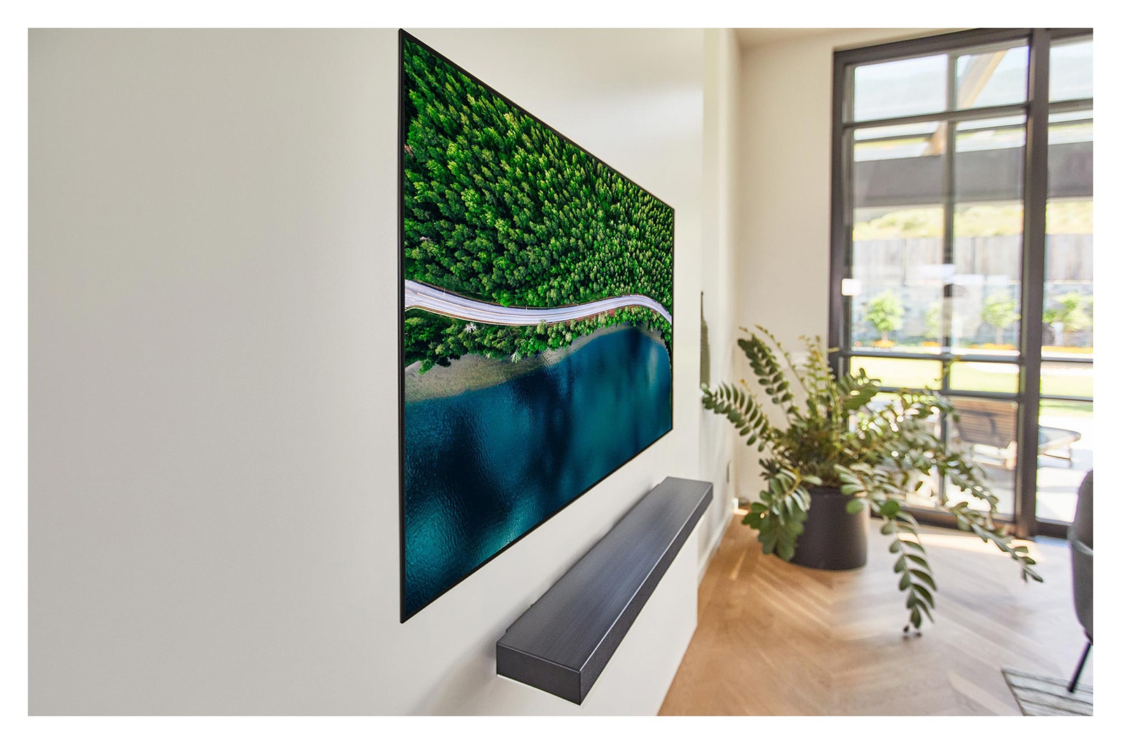 LG 65" LG OLED TV WX (Picture-on-Wall Design), OLED65WXPCA