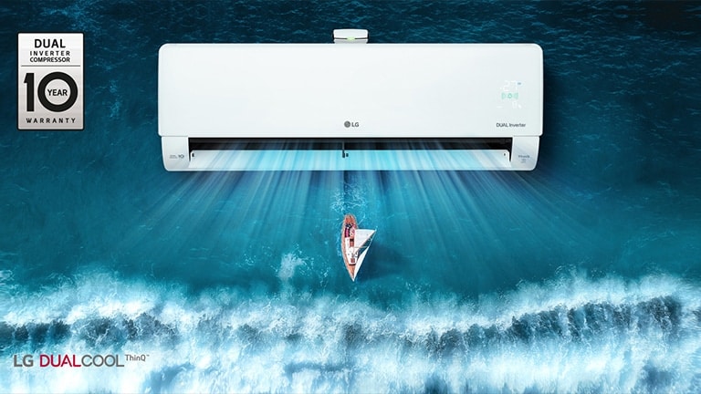 A yacht cruises in the middle of a sea of waves in the air-conditioned wind.