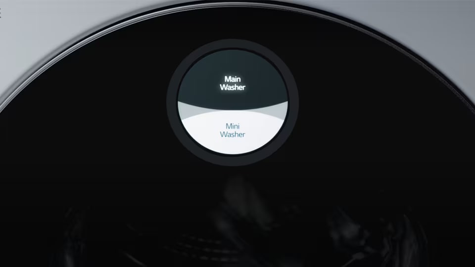 Close shot of GUI interface shows main wash and mini wash of LG SIGNATURE Washing Machine.