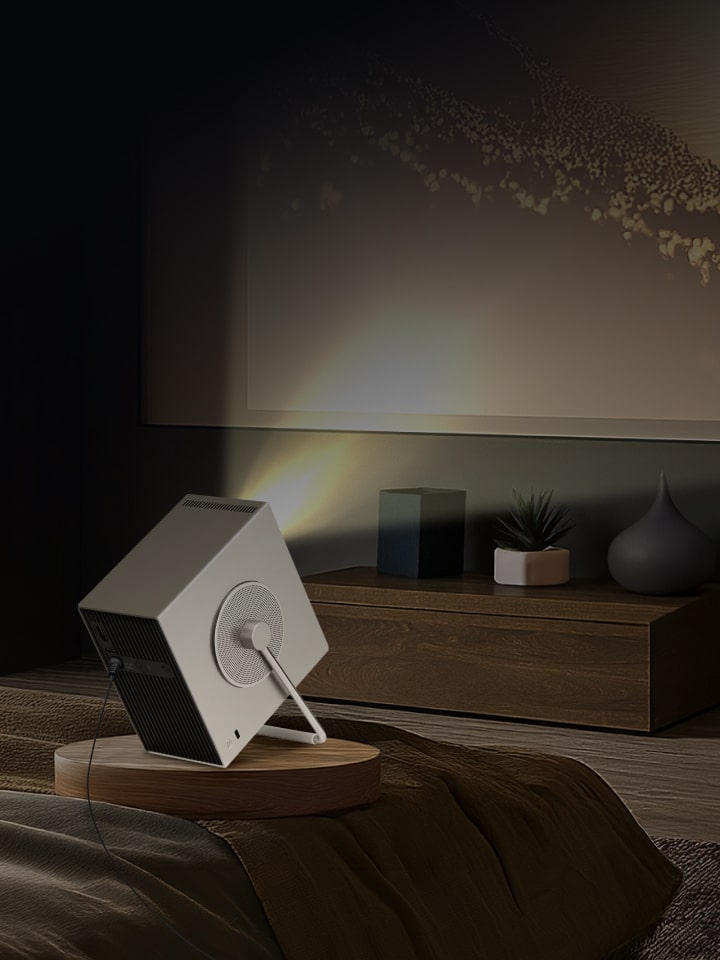 A videón egy LG készülékekkel felszerelt szoba látható.