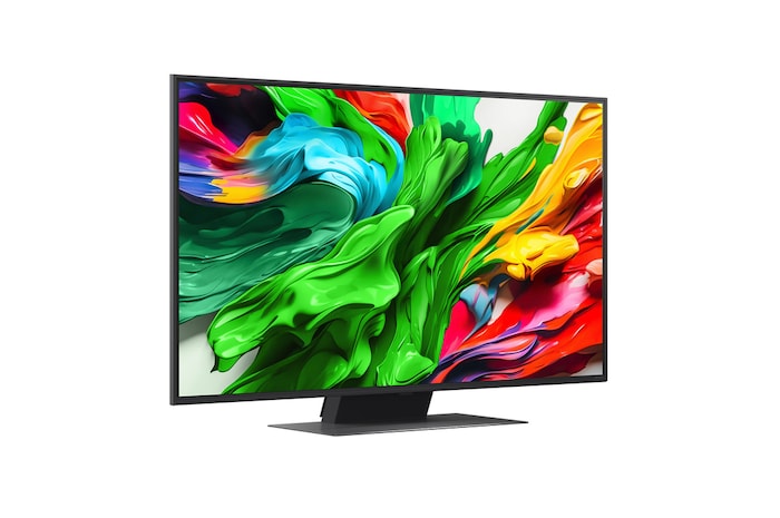 LG QNED evo TV szögben kissé jobbra néző oldalnézetben