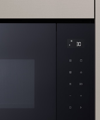 Az LG beépíthető mikrohullámú sütő fehér LED kijelzője.
