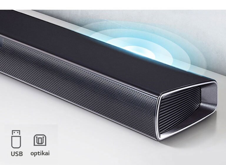 Az LG hangprojektor látható egy fehér polcon. Hangot jelképező grafika jön ki a hangprojektorból. Az USB és az optikai bemenet ikonja látható