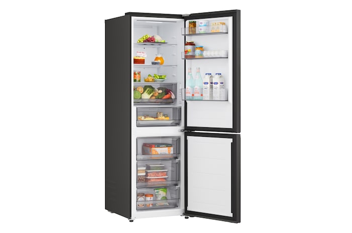 GBBSJ10DEP elölnézet -15 fokkal elforgatva, nyitott hűtő- és fagyasztóajtóval, termékekkel