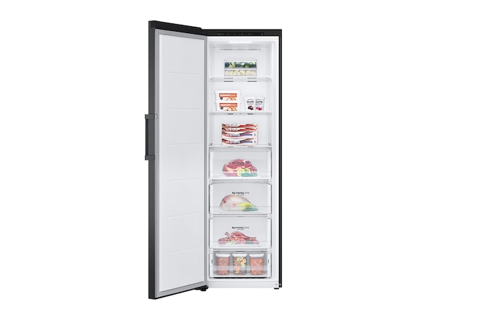 Elölnézet, minden ajtó nyitva, élelmiszerekkel